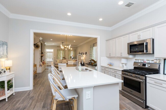 Building Photo - 4 Bedroom Home Near LSU – Perfect for Stud...