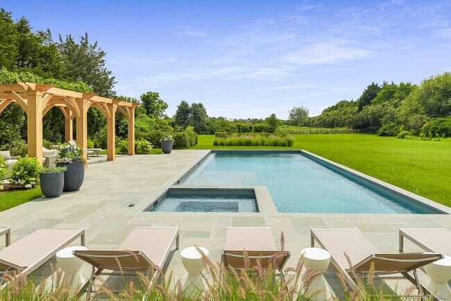 Building Photo - 571 Pauls Ln