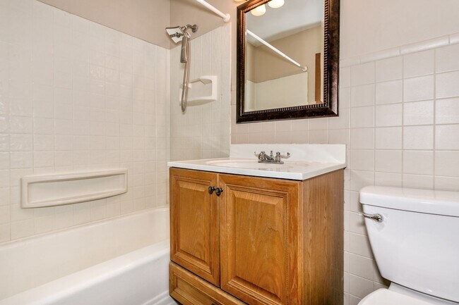 Foto del edificio - Pet Friendly Home with TONS OF YARD!