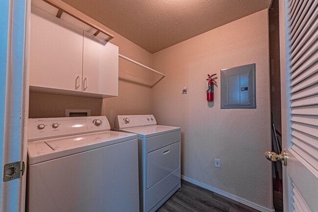 Building Photo - 3040 Mandalay Grove