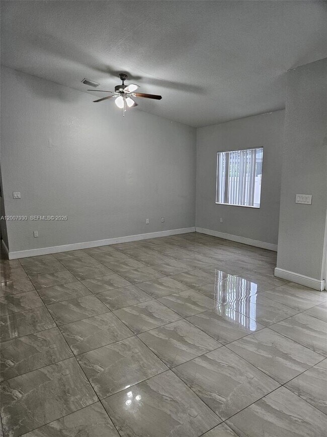 Foto del edificio - 1519 NE 3rd Ave