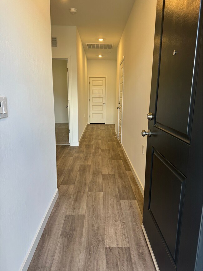 Foto del edificio - 13061 Rosedale Hwy