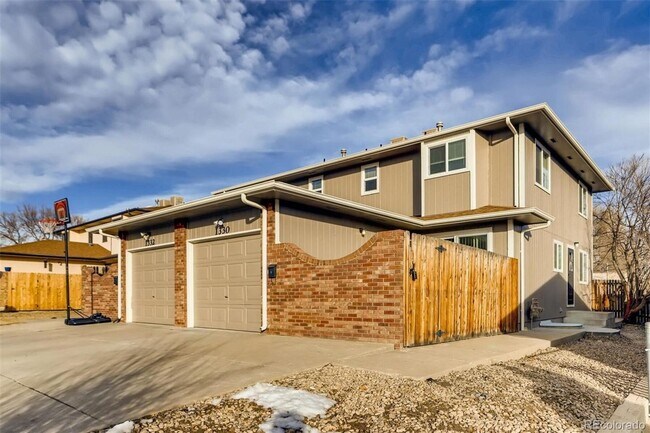 Building Photo - Newly Renovated 4bd/3ba Duplex in North Lo...