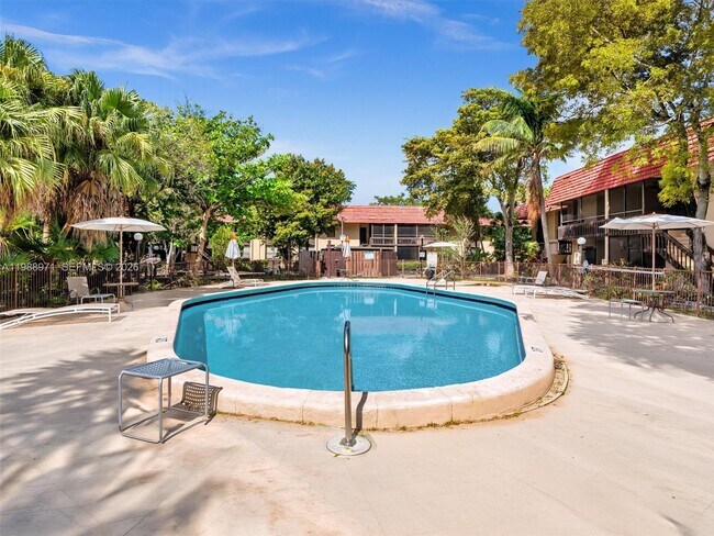 Foto del edificio - 770 NE 199th St