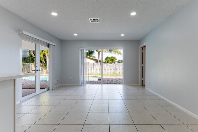 Building Photo - 4695 Brandywine Dr