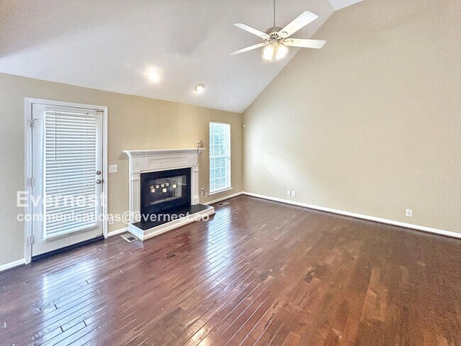 Foto del edificio - 6752 Sugar Hill Dr