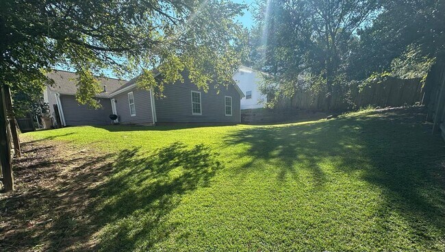 Foto del edificio - 10629 Pine Forest Ln