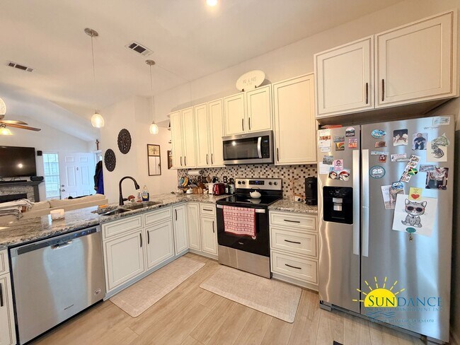 Foto del edificio - Freshly Painted 3BR Home in Yorktown at Willow Bend – Near Bases!