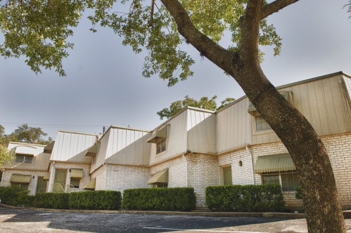 Primary Photo - Shoal Terrace