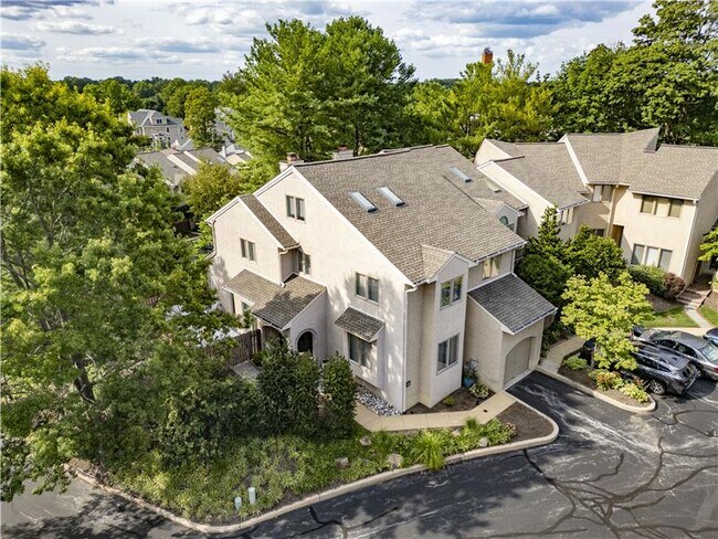 Foto del edificio - 42 Greythorne Woods Cir