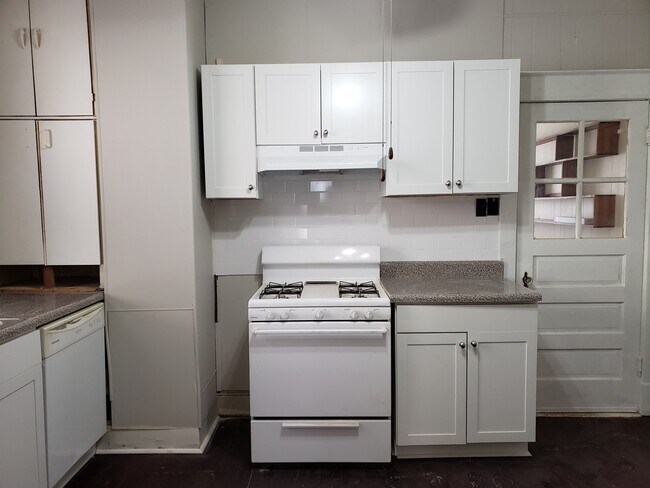 Building Photo - 1134 W High St