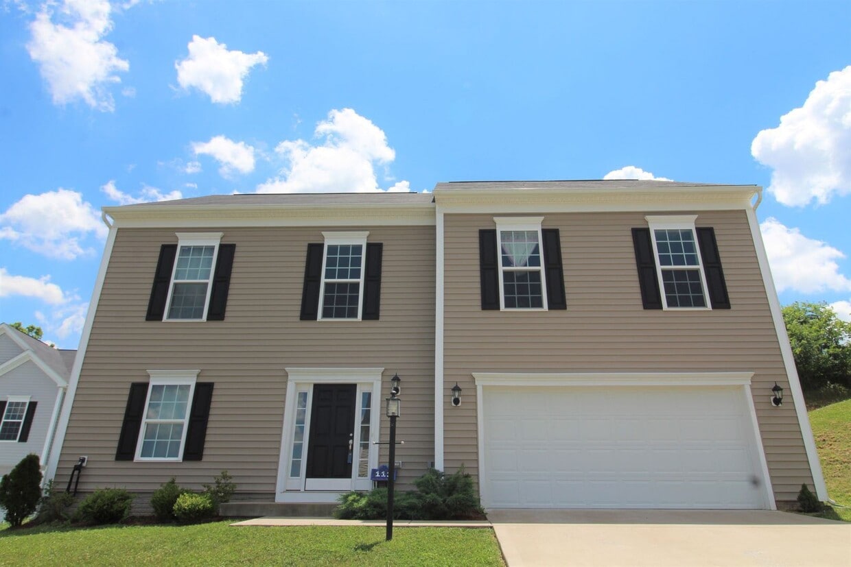 Primary Photo - 3 br, 2 bath House - 111 Summers Ridge Road