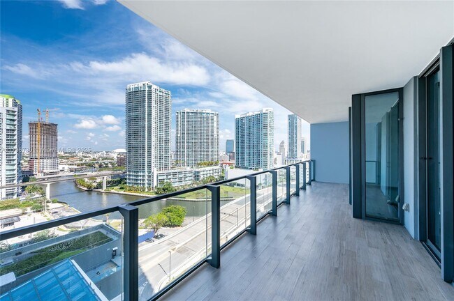 Foto del edificio - 68 SE 6th St