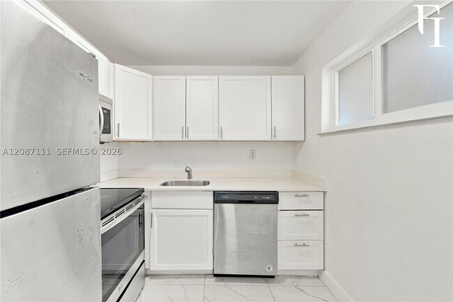 Foto del edificio - 6965 Harding Ave