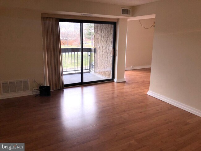Building Photo - 5909 Tamar Dr