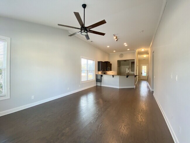 Foto del edificio - End Unit Townhouse in Cypress Ridge!