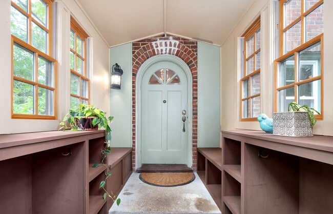 Building Photo - Asheville - Historic Charm Meets Modern Living!