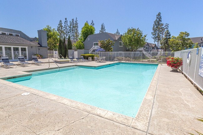 Building Photo - Mountain View Apartments