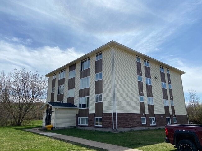 Building Photo - 9 Green Valley Dr