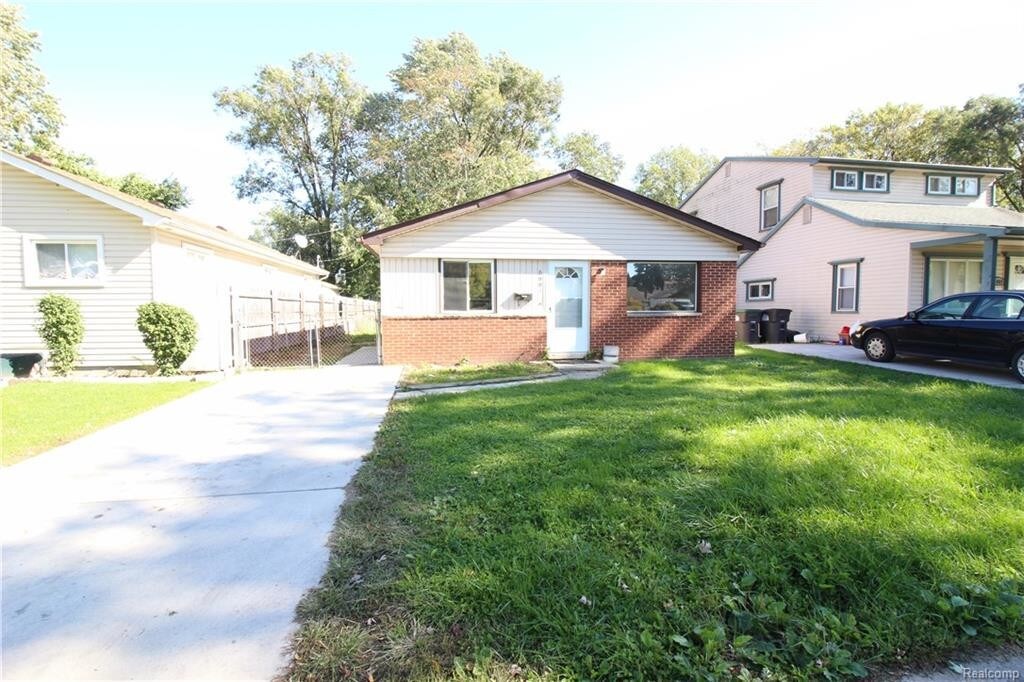 Foto principal - 6661 Burr St