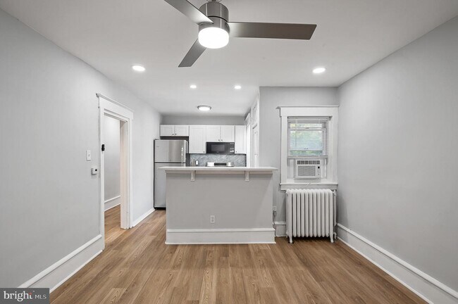 Building Photo - 221 B Kings Hwy E