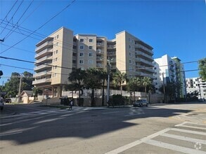 Building Photo - 102 SW 6th Ave