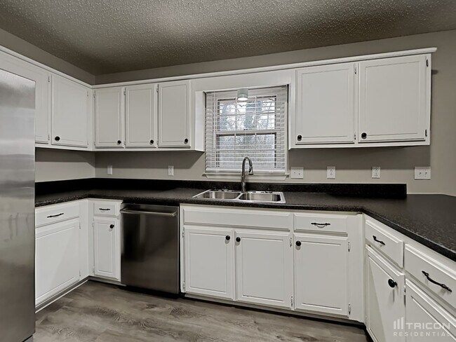 Foto del edificio - 730 Brushy Ridge Dr