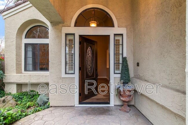 Building Photo - 1921 Ridgemont Way