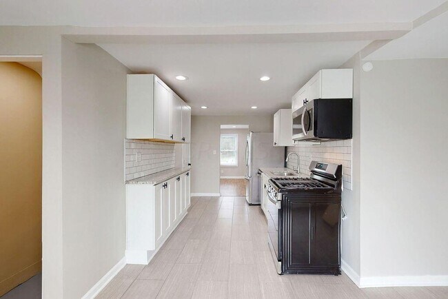 Building Photo - Half-Off 1st Month’s Rent! | Renovated 2BR Home + Bonus Room