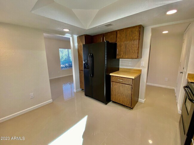 Building Photo - 2506 W Caribbean Ln