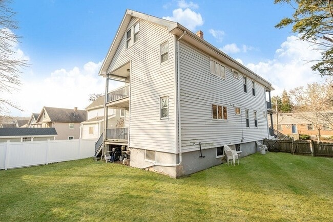 Building Photo - 31 Linwood Ave