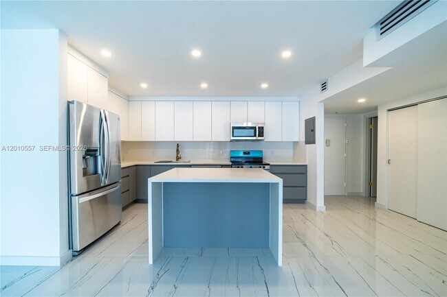Foto del edificio - 19380 Collins Ave