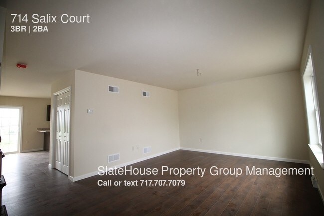 Building Photo - 714 Salix Ct