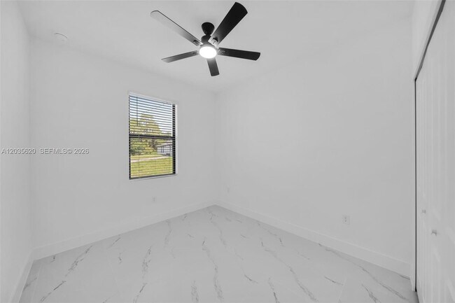Building Photo - 4980 Fairway Ct