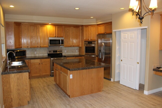 Fotografía del edificio - 2720 South Cole Court