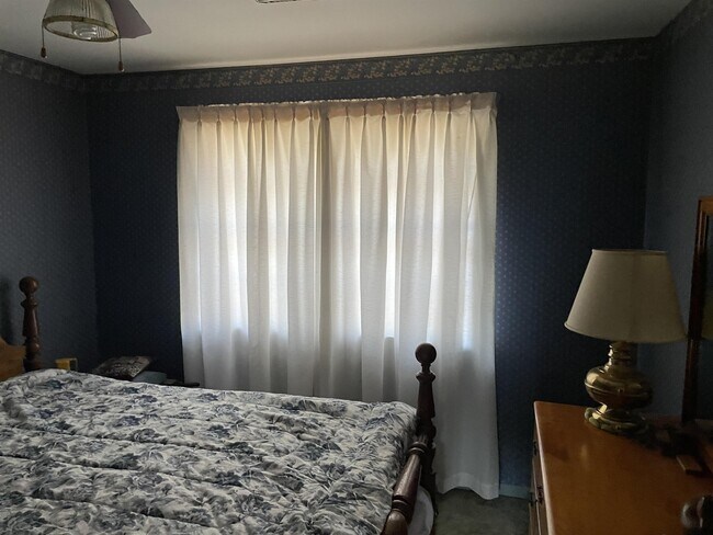 Foto del edificio - 301 W Searcy St