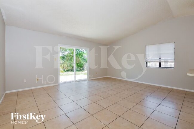Building Photo - 121 Summerset Dr