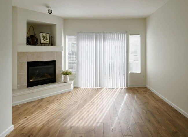 Foto del edificio - 2-Bedroom Beaverton Condo with Private En-Suite Bathrooms, Open Floor Plan, Private Balcony & Att...