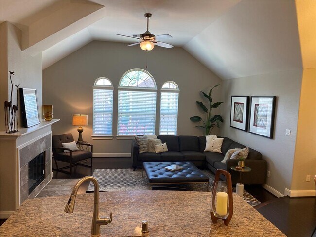 Foto del edificio - 5159 Oasis Park Ln