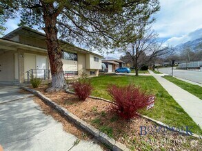 Building Photo - 2827 E Bridgewater Dr