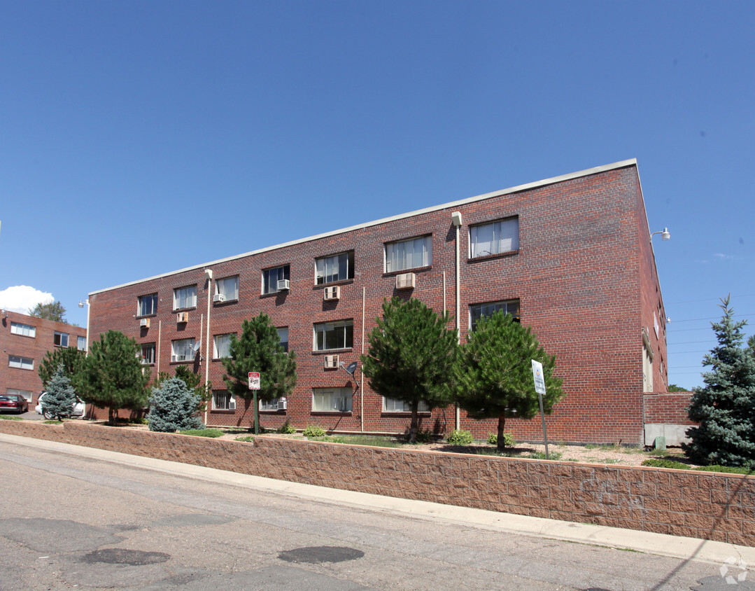 Silver y Blue Spruce Apts. - Silver and Blue Spruce Apts