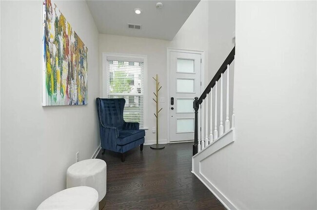 Foto del edificio - 2048 Holtz Ln