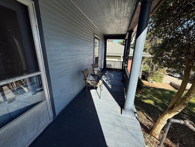 Building Photo - 404 Ewing St