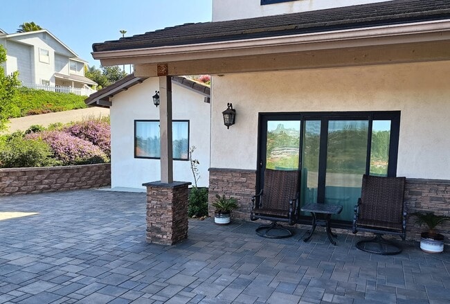 Front Door - 1620 1/4 York Dr