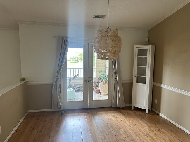 Foto del edificio - 607 Spring Forest Rd