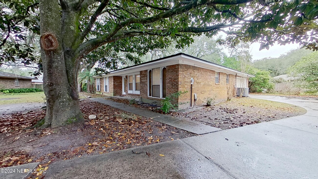 Building Photo - 3995 Cross Creek Rd