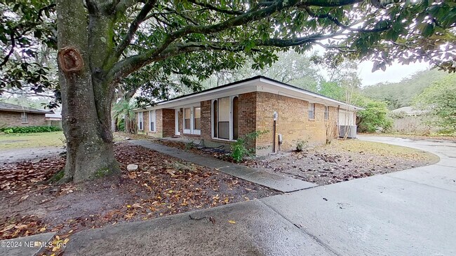Foto del edificio - 3995 Cross Creek Rd