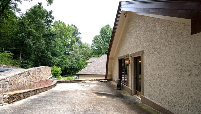 Foto del edificio - 1845 Brandon Hall Dr