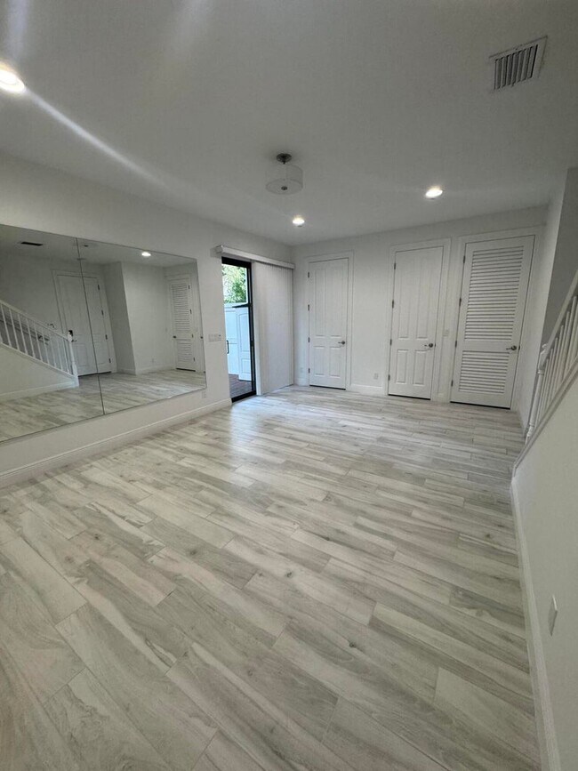 Foto del edificio - 615 Windward Cir