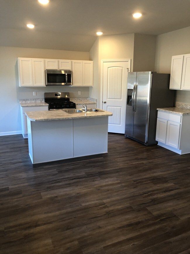 Building Photo - 28441 Evangeline Ln